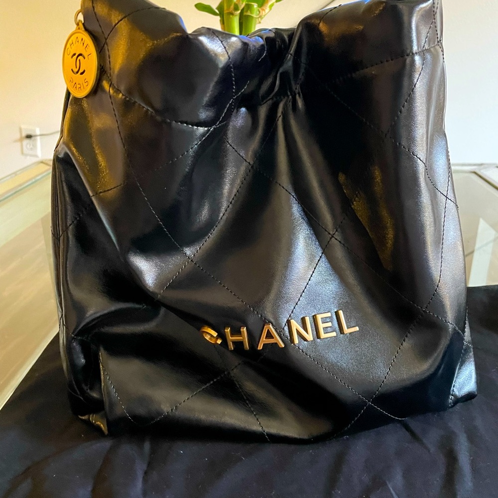 Black shoulder bag